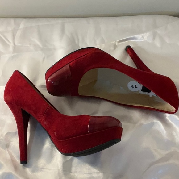 GUESS EUC Red Suede Platform Shoes With Red Patent Leather Toe Cap Size 7 1/2 - Picture 5 of 13